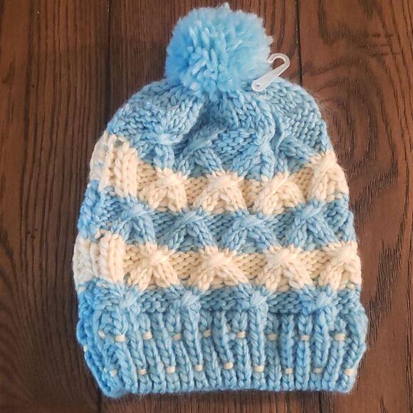 NEW WINTER HAT. BLUE & CREAM❄❄❄ - Picture 1 of 4